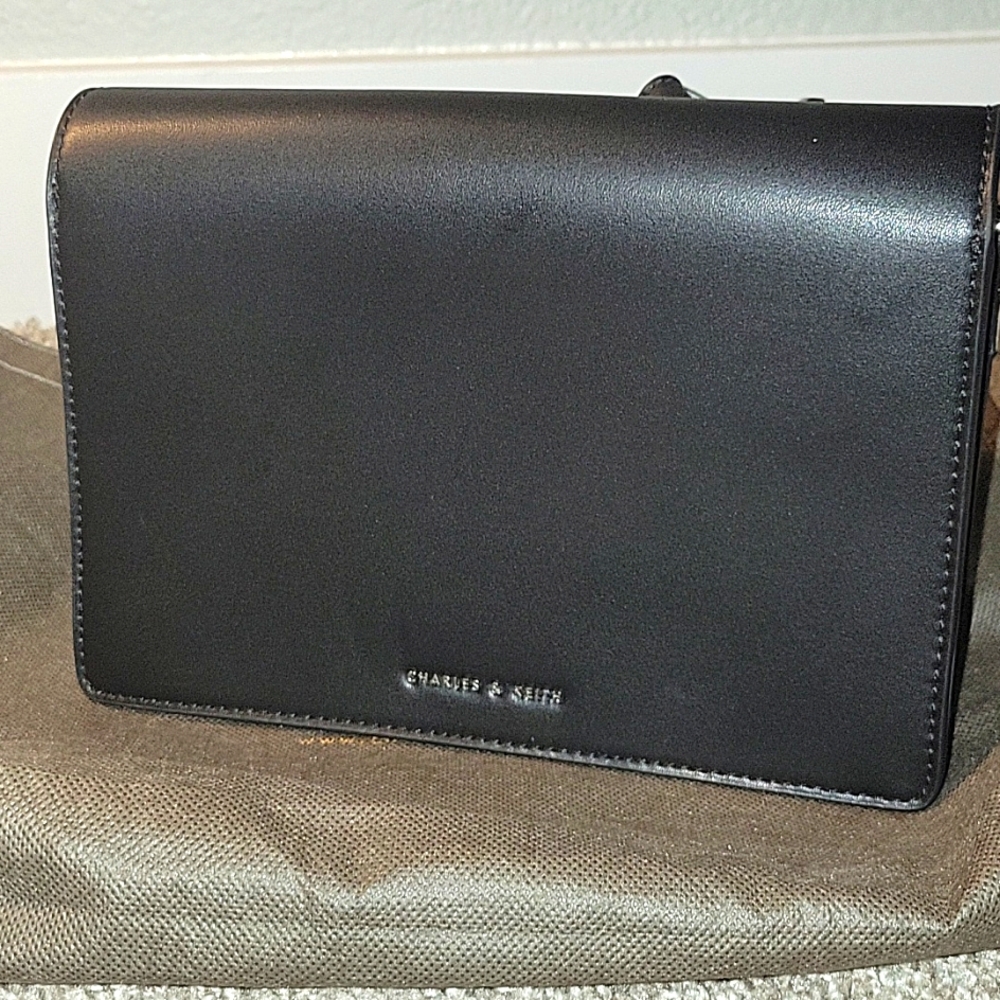 CHARLES & KEITH